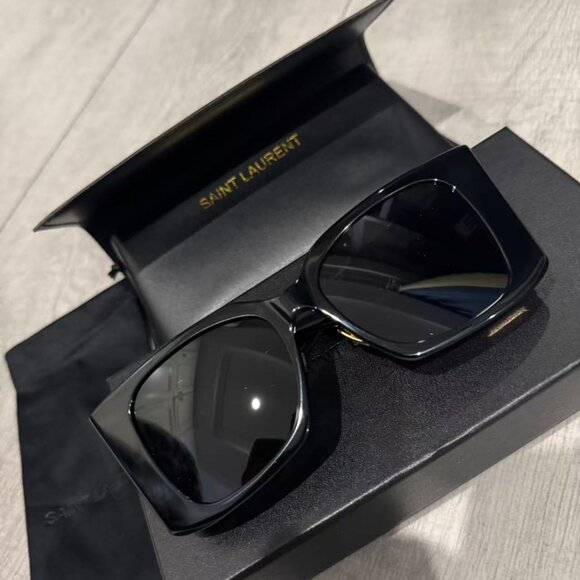 Saint Laurent Black Oversized Sunglasses – Gold Logo Pop - Picture 3 of 9